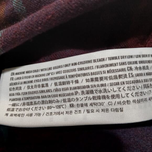 Abercrombie & Fitch New York Med Men's Flannel Maroon/Black Button-Up - Picture 11 of 12